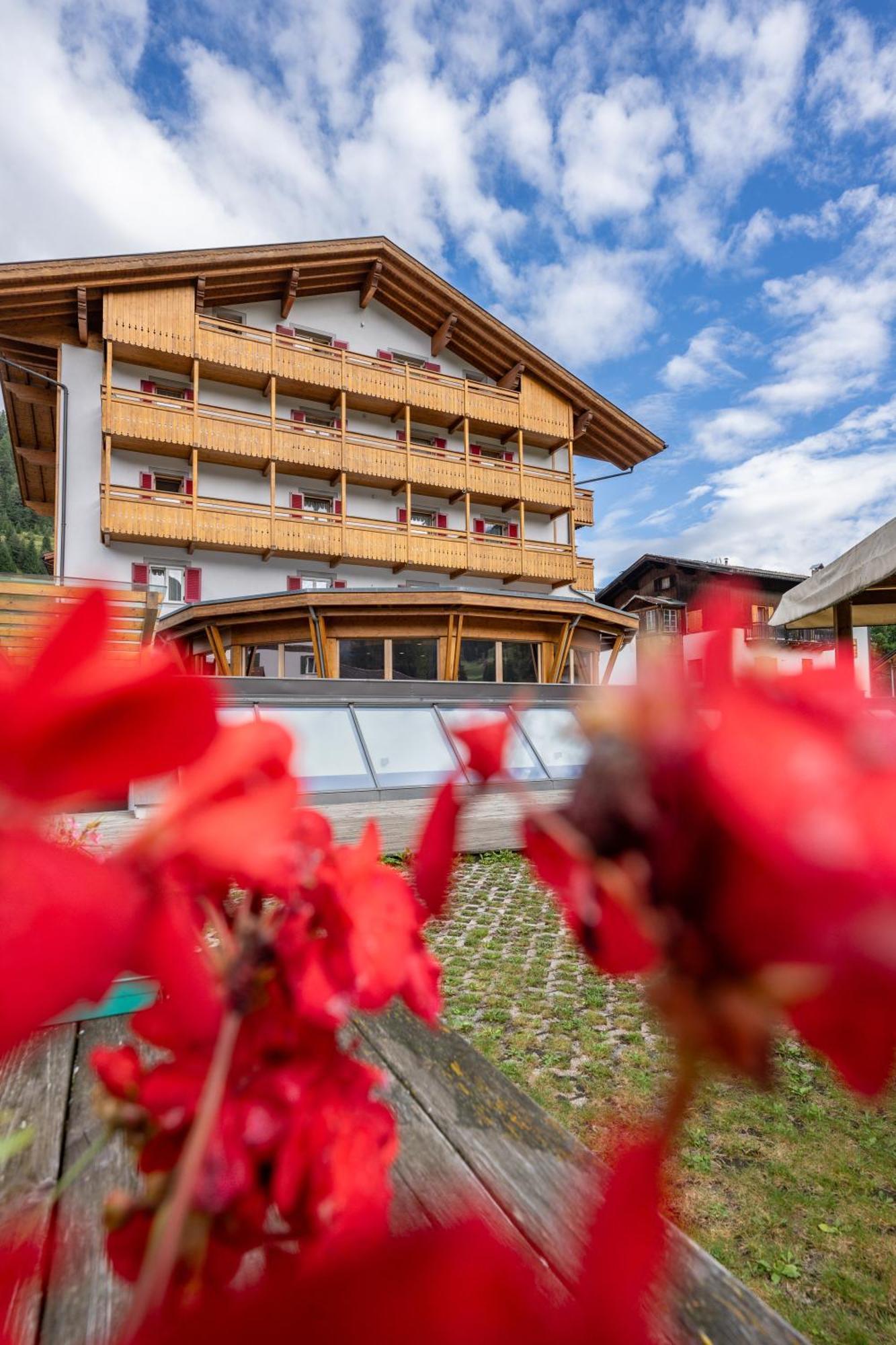 Hotel Crepei Поца ди Фаса Екстериор снимка